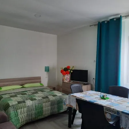 Miriam Apartment *